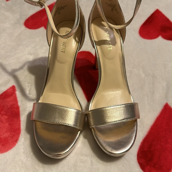 New Nine West Emmeri women’s Dress sandals color Gold size  9 - Picture 11 of 14